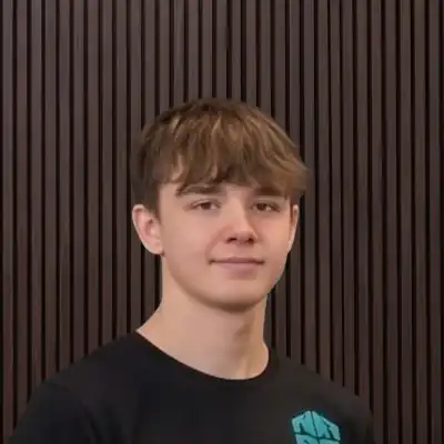 Lukas B.