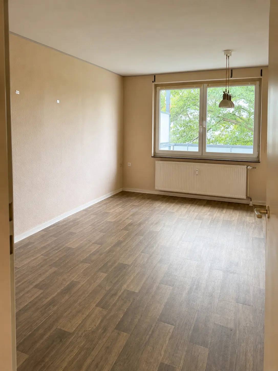 Leerer und sauberer Wohnraum nach einer Entrümpelung durch ConceptCleaning hilft