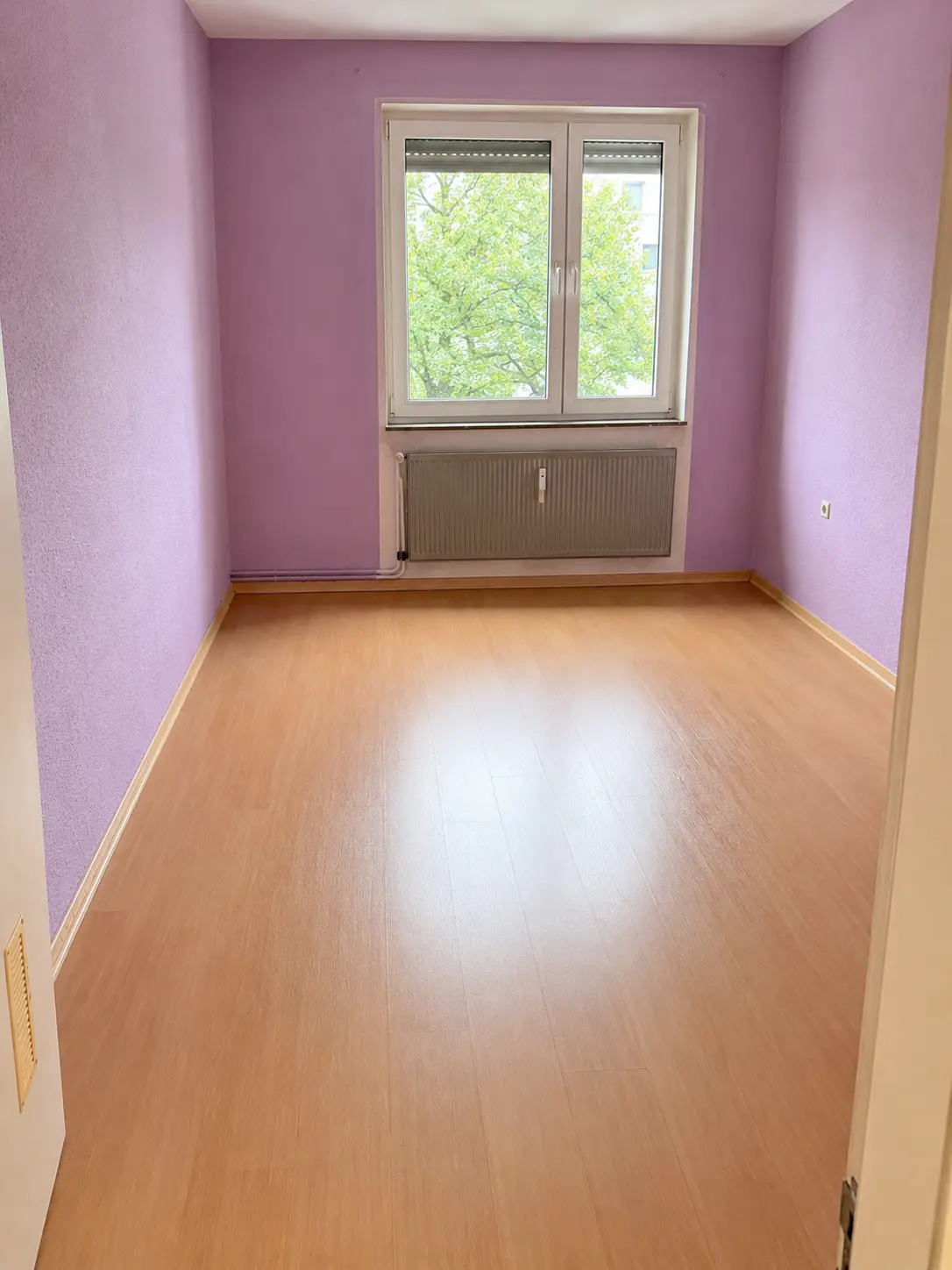 Leerer, gereinigter Raum nach einer Entrümpelung durch ConceptCleaning hilft
